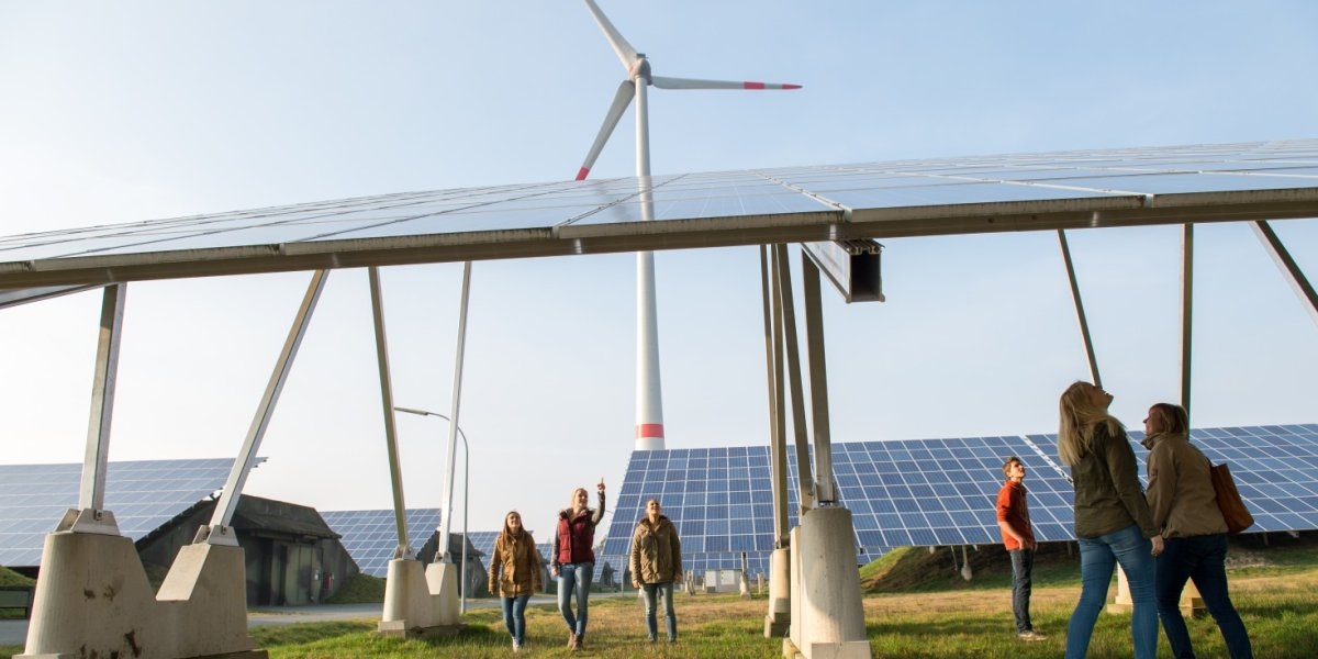 Image missing description