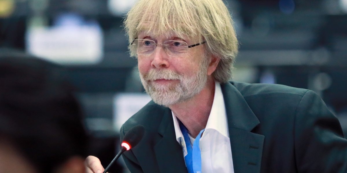 Image missing description