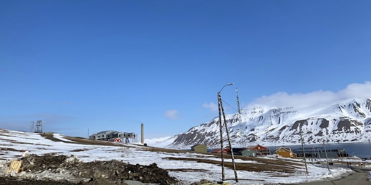 Image missing description