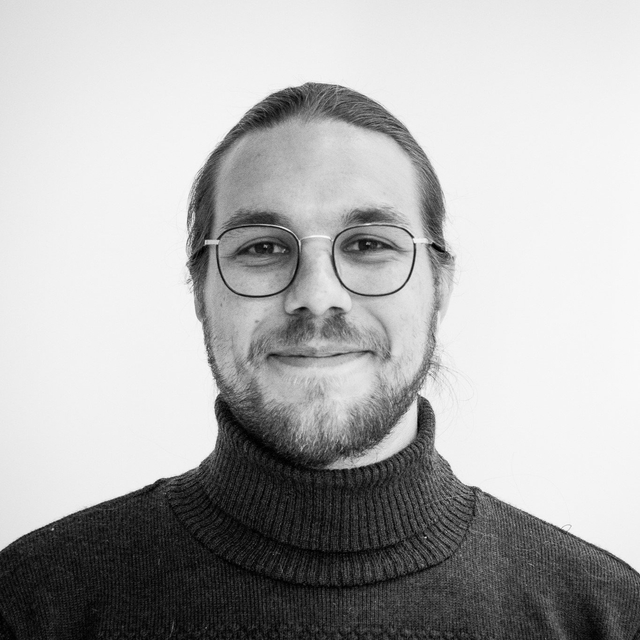 Image missing description